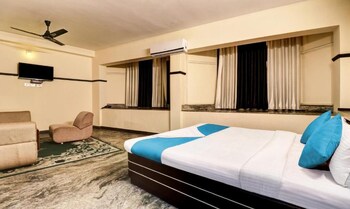 hotel rvees regency