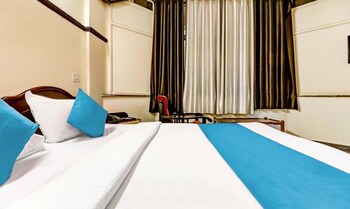 hotel rvees regency