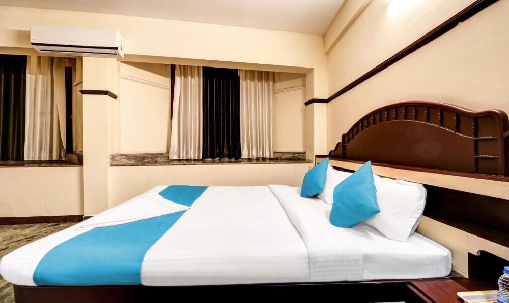 hotel rvees regency
