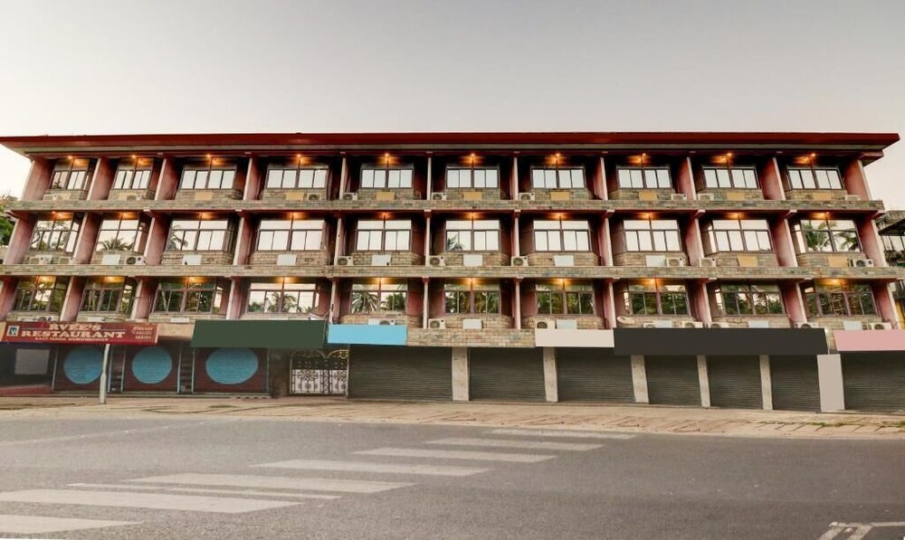 hotel rvees regency