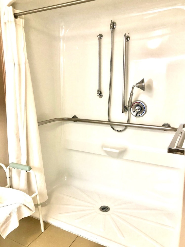 quality inn and suites matthews charlotte