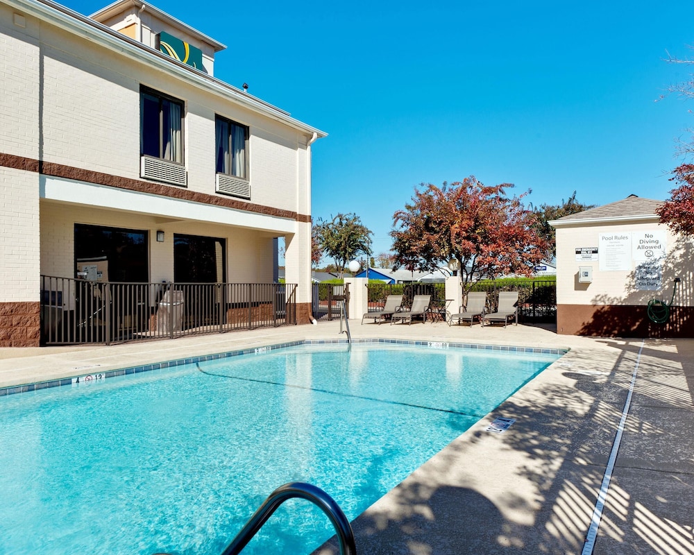 quality inn and suites matthews charlotte