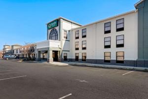 quality inn and suites matthews charlotte
