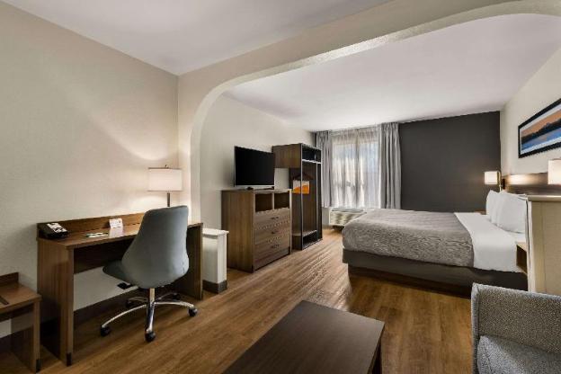 quality inn and suites matthews charlotte