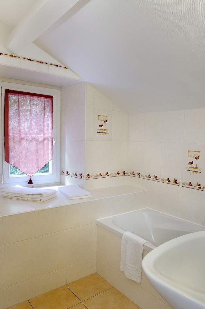 logis manoir de la giraudiere