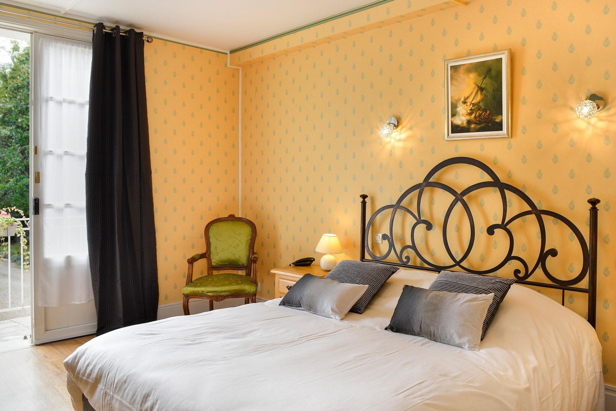 logis manoir de la giraudiere
