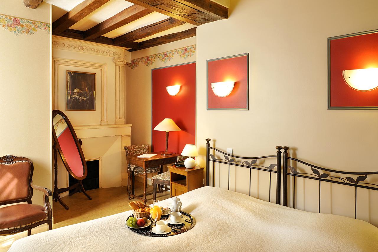 logis manoir de la giraudiere