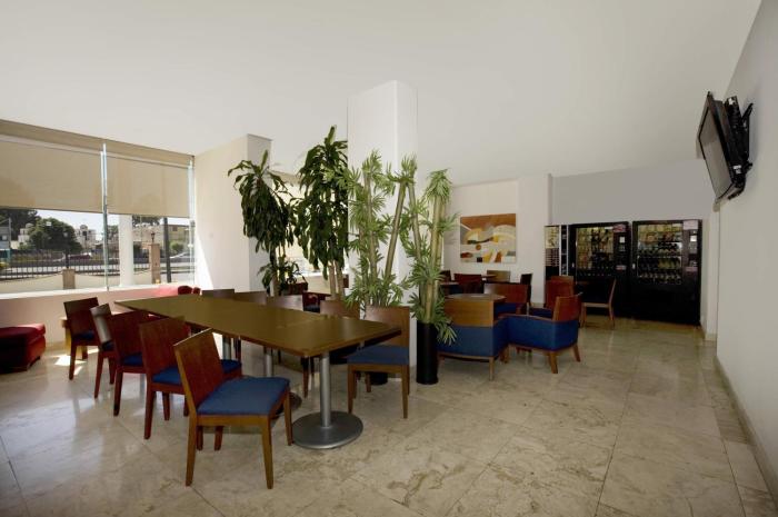 one queretaro plaza galerias