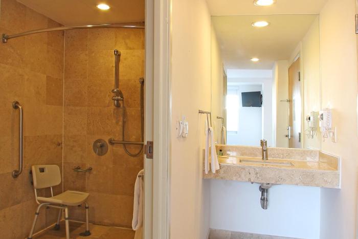 one queretaro plaza galerias