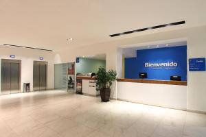 one queretaro plaza galerias