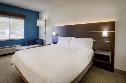 holiday inn express and suites gadsden w near attalla