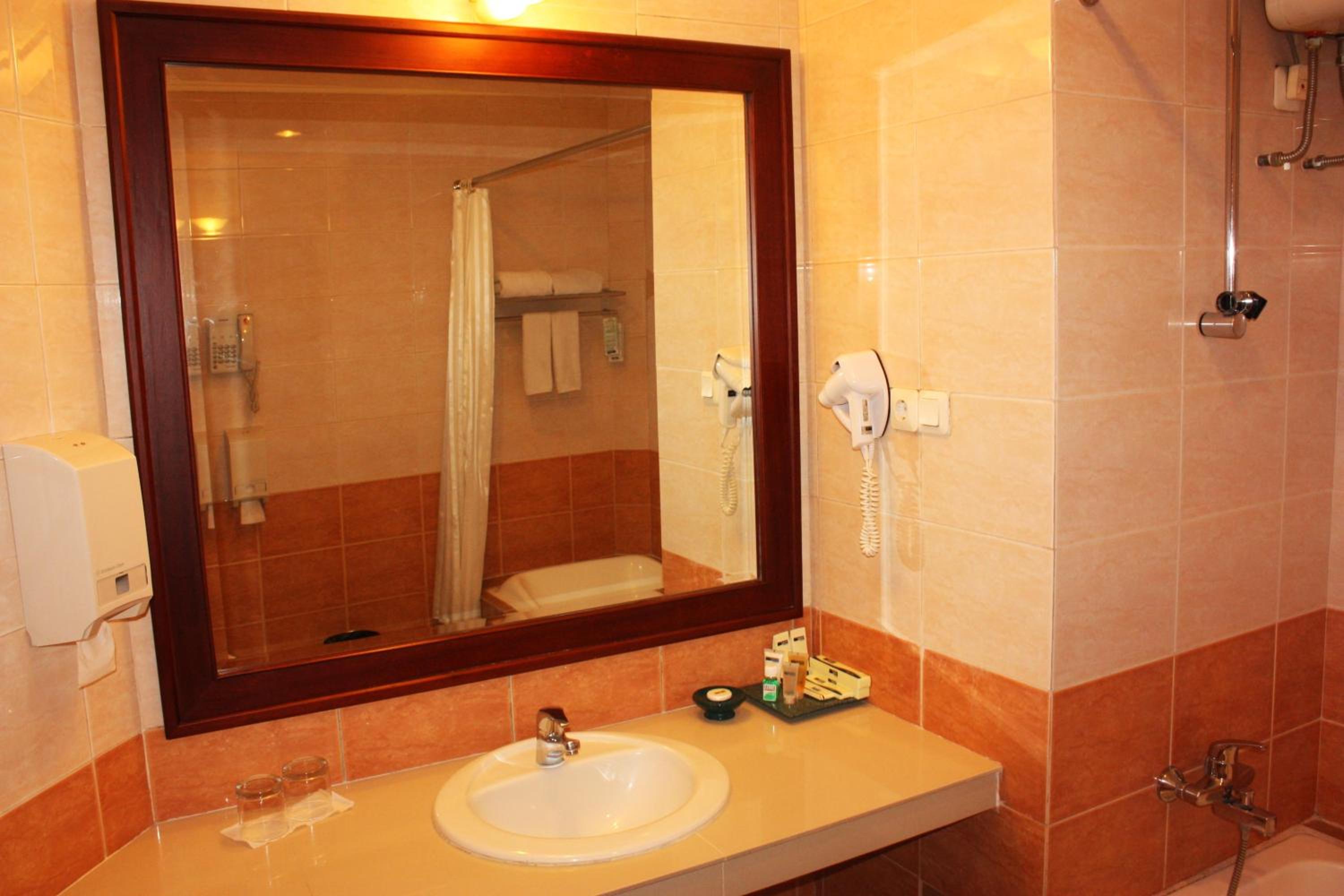 travellers suites serviced apartments