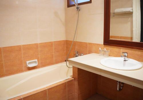 travellers suites serviced apartments