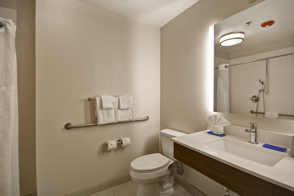 holiday inn express hotel and suites river park by ihg
