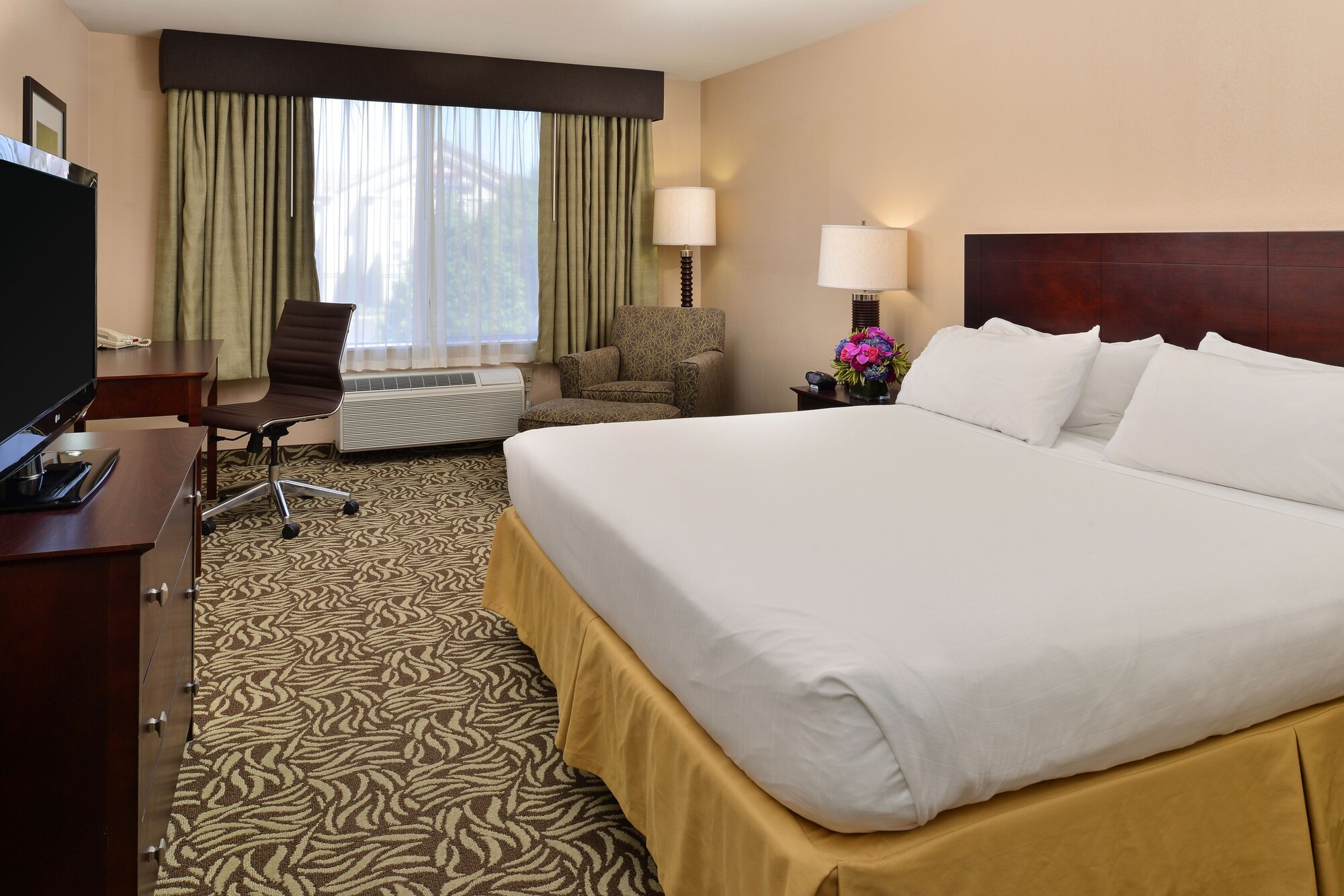 holiday inn express hotel and suites river park by ihg