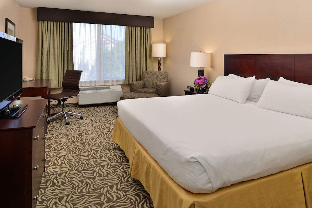holiday inn express hotel and suites river park by ihg