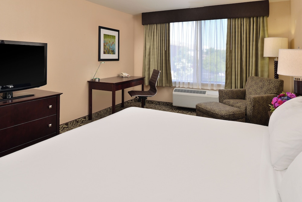 holiday inn express hotel and suites river park by ihg