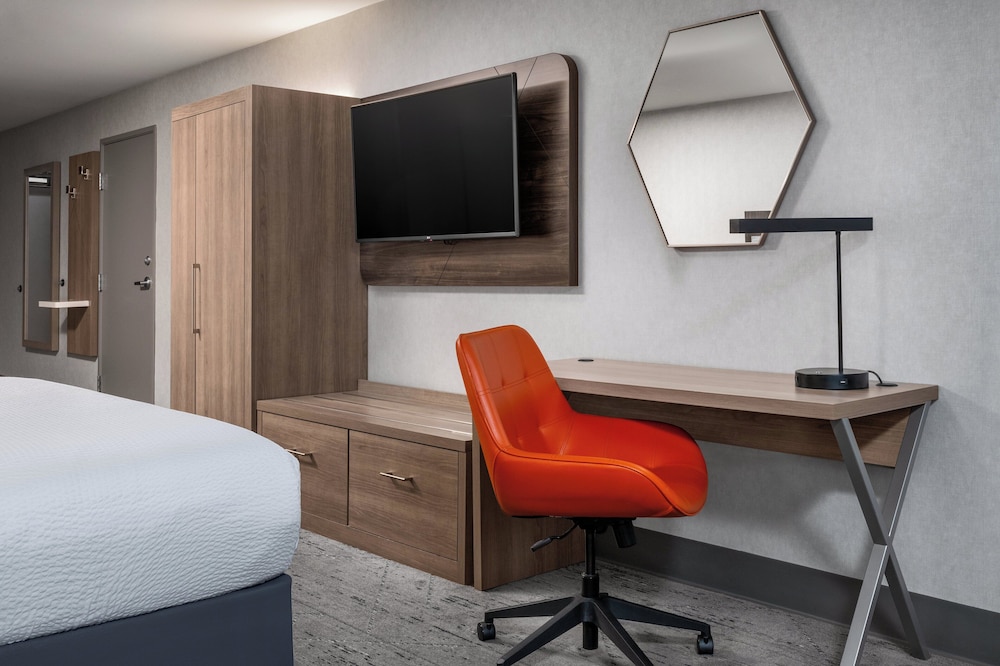 holiday inn express hotel and suites river park by ihg
