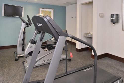 holiday inn express hotel and suites river park by ihg