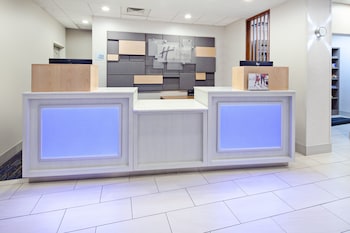 holiday inn express and suites clovis fresno area by ihg