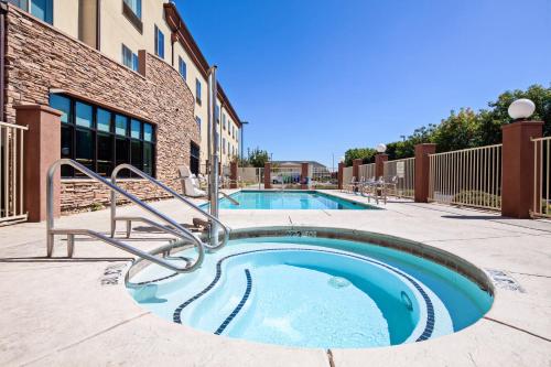 holiday inn express and suites clovis fresno area by ihg