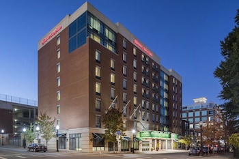 hampton inn and suites little rock downtown