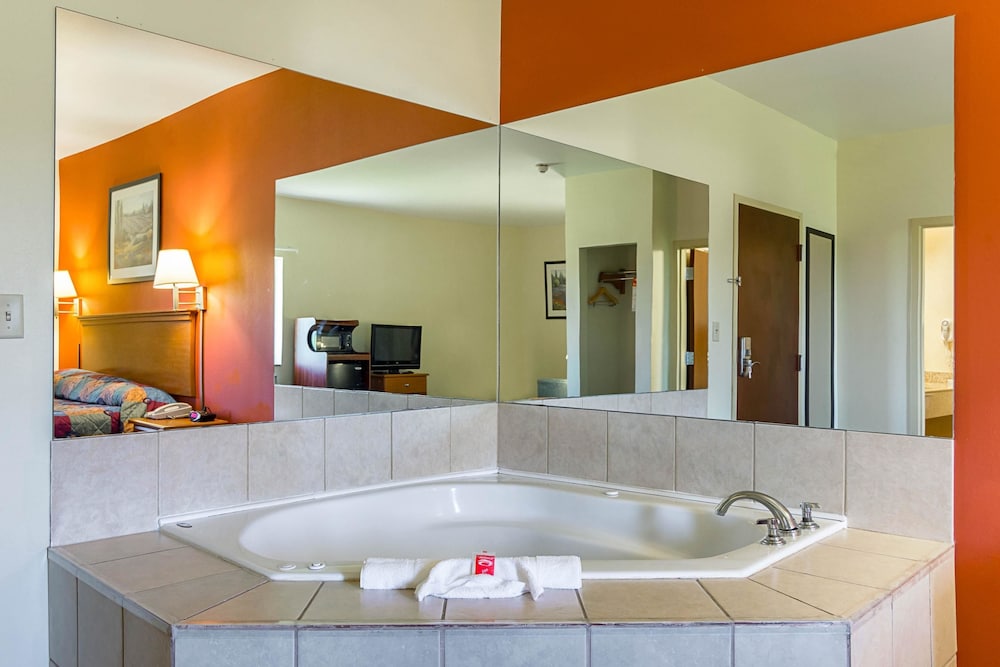 econo lodge inn and suites pritchard road north little rock