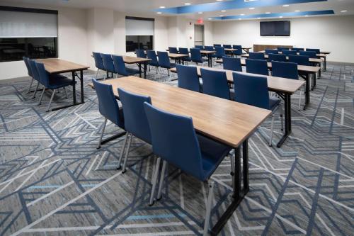holiday inn express and suites conway by ihg