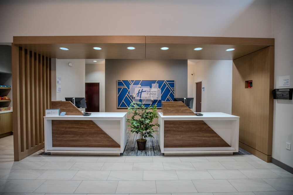 holiday inn express cleveland by ihg