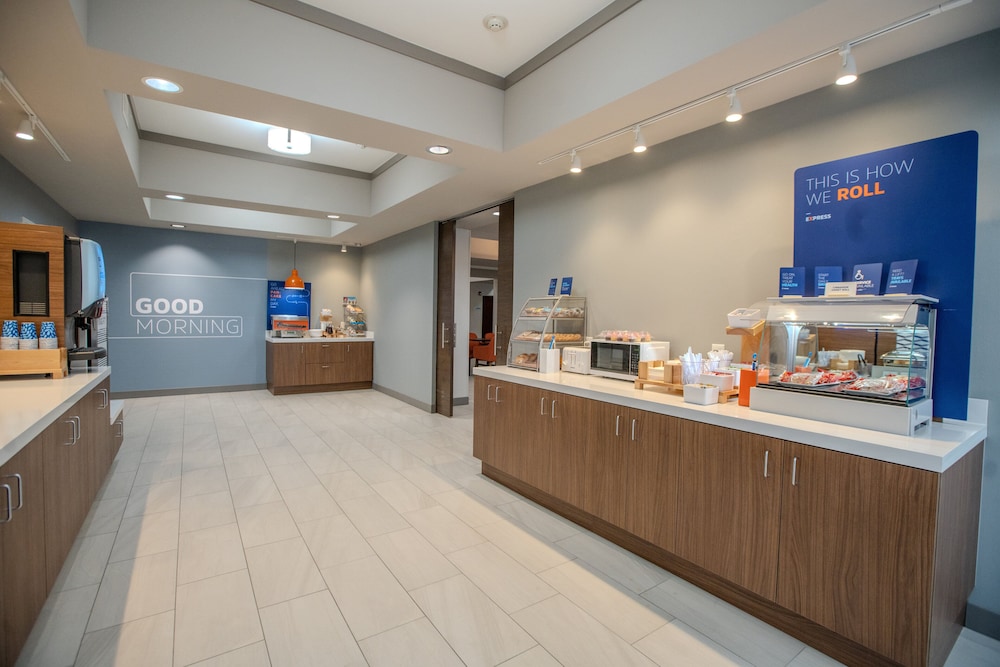 holiday inn express cleveland by ihg