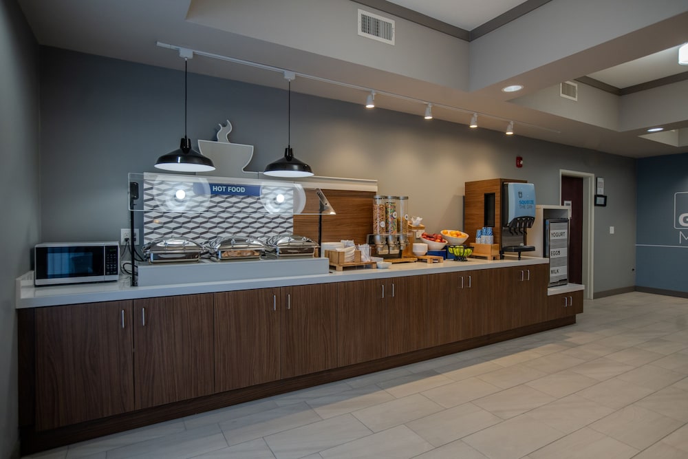 holiday inn express cleveland by ihg