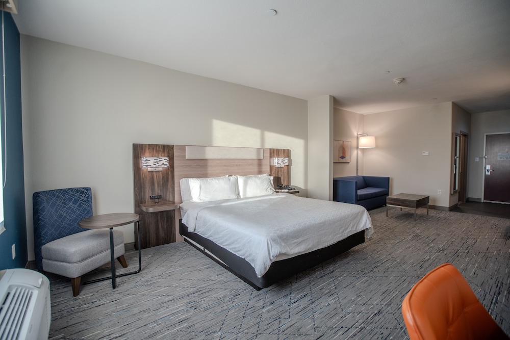 holiday inn express cleveland by ihg