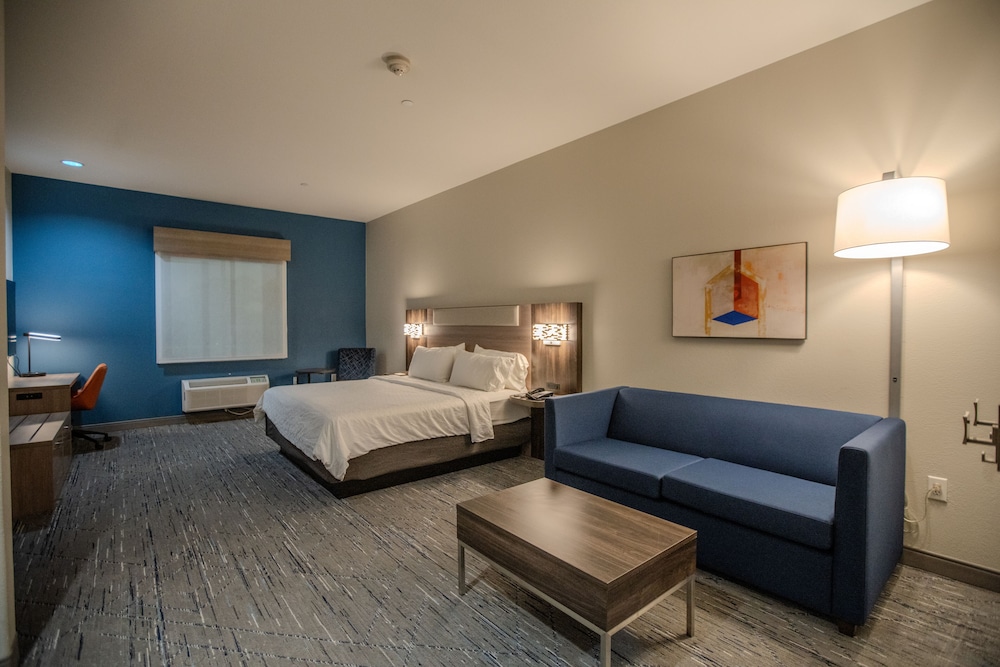 holiday inn express cleveland by ihg