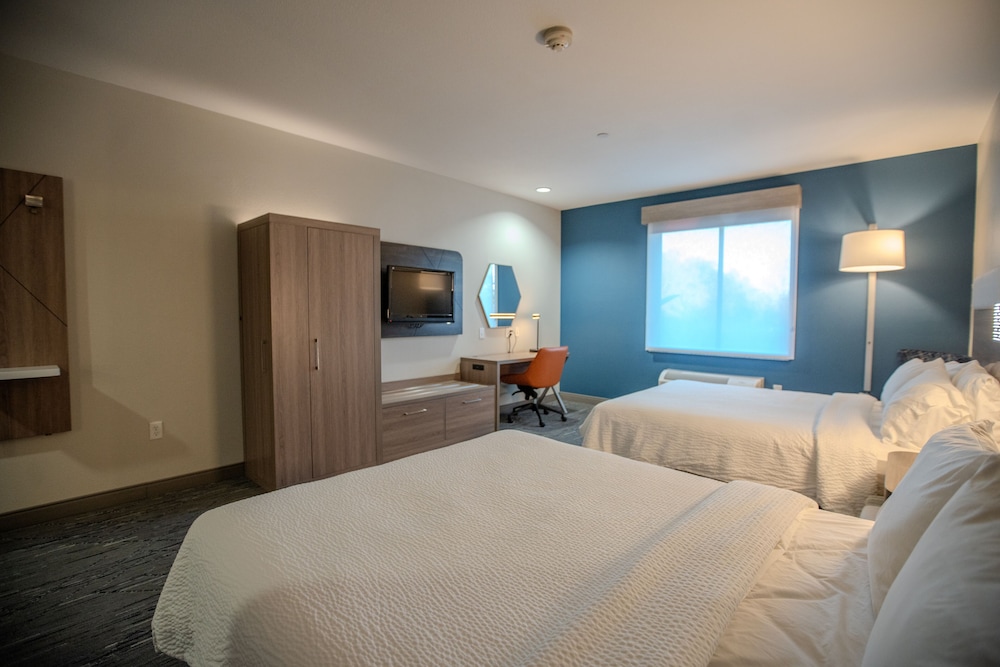 holiday inn express cleveland by ihg
