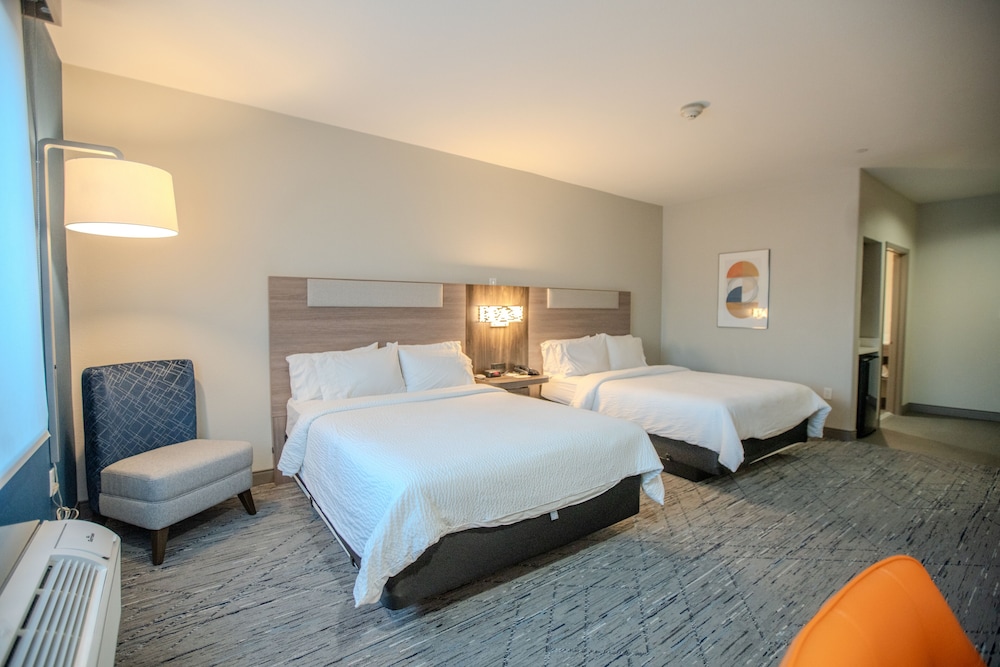 holiday inn express cleveland by ihg
