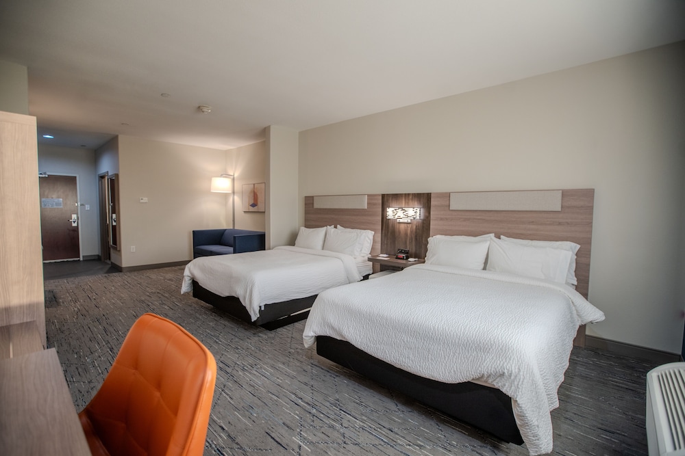 holiday inn express cleveland by ihg