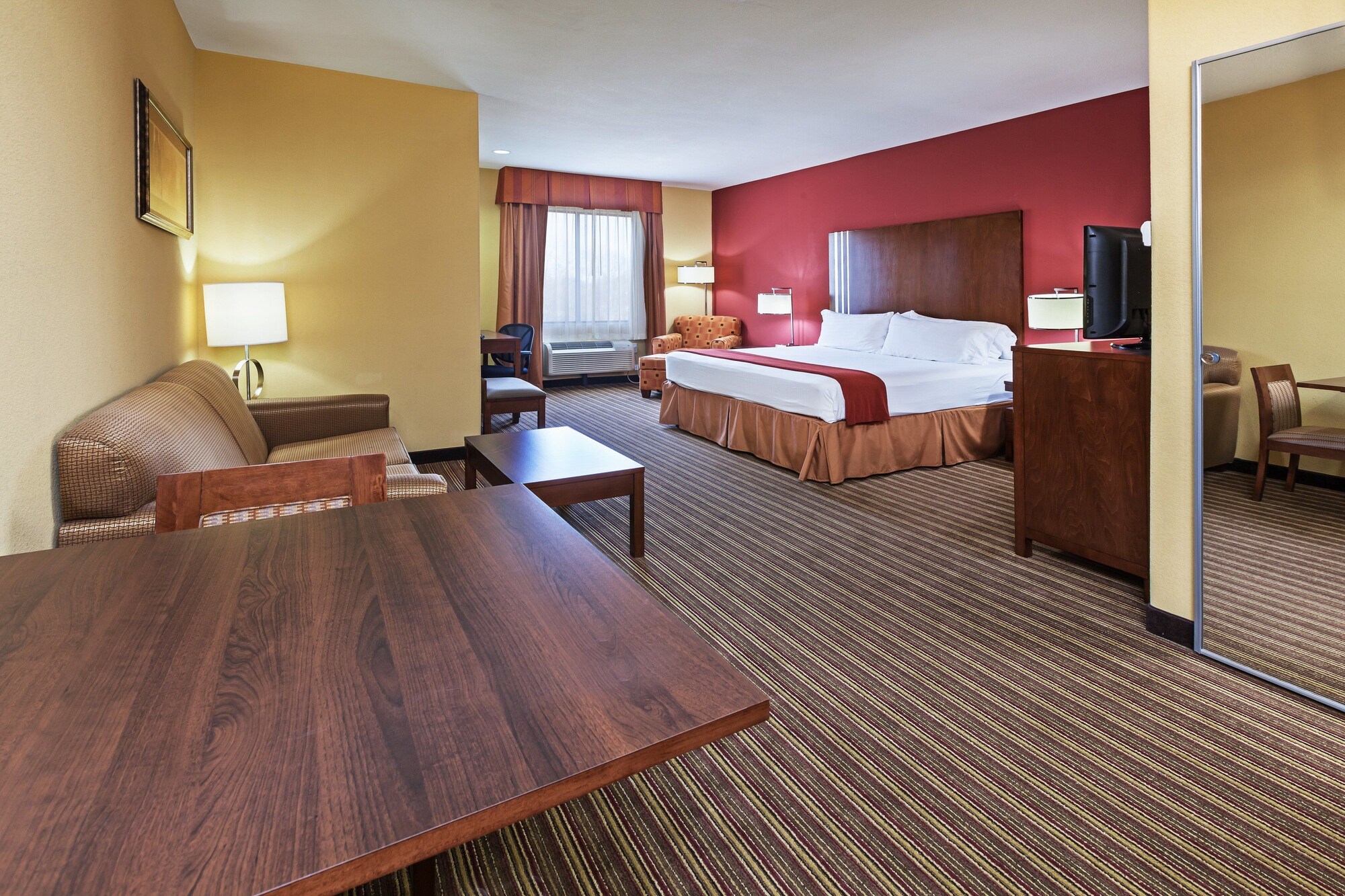 holiday inn express cleveland by ihg
