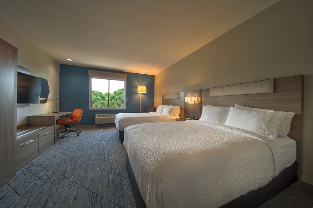 holiday inn express cleveland by ihg