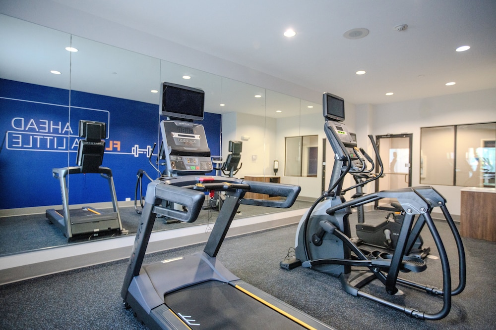 holiday inn express cleveland by ihg