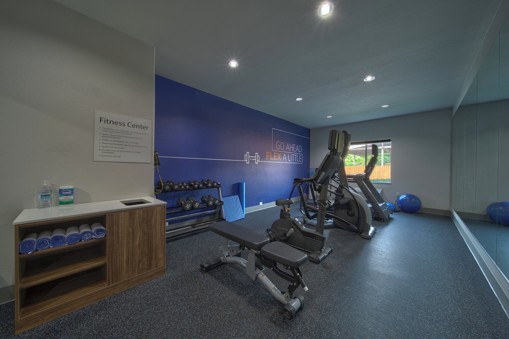 holiday inn express cleveland by ihg