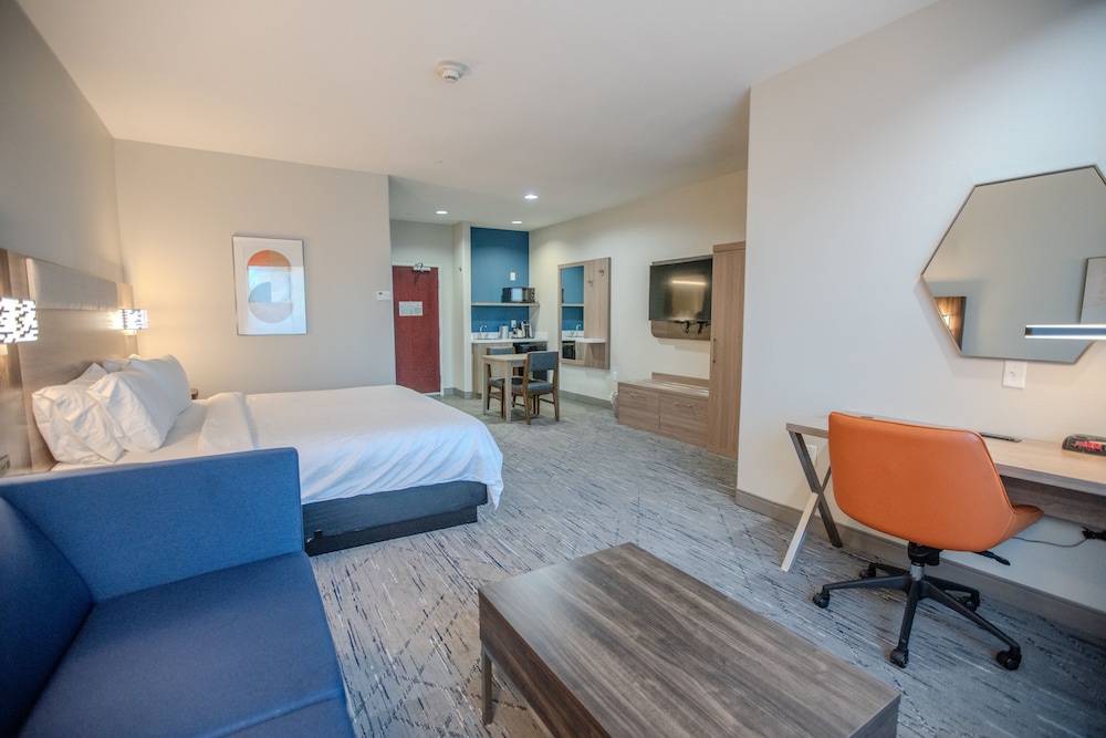 holiday inn express cleveland by ihg
