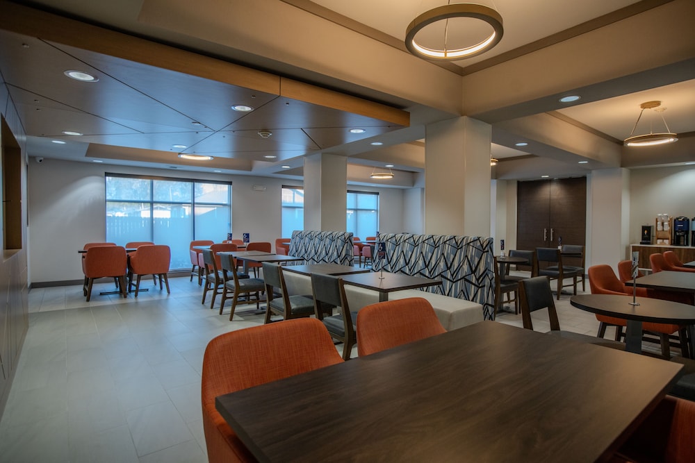 holiday inn express cleveland by ihg
