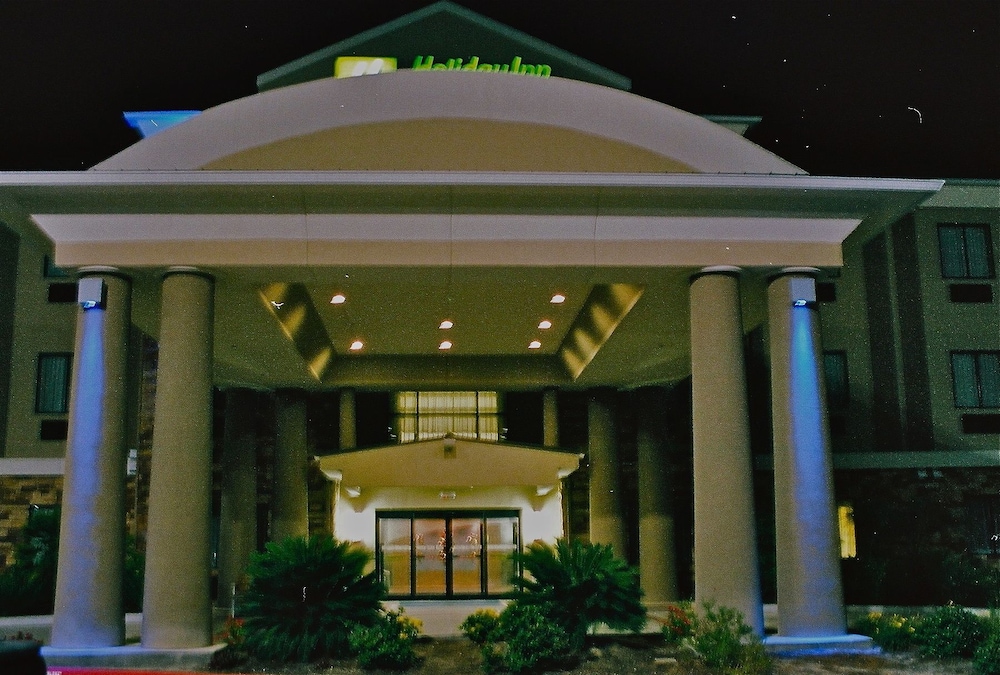 holiday inn express cleveland by ihg