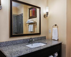 holiday inn express cleveland by ihg