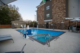 holiday inn express cleveland by ihg
