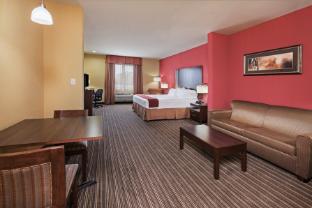 holiday inn express cleveland by ihg