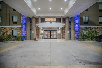 holiday inn express cleveland by ihg