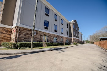holiday inn express cleveland by ihg