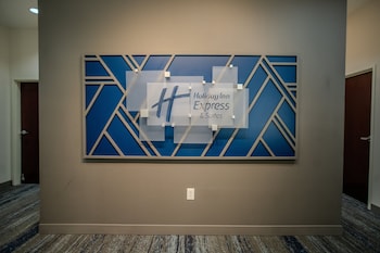 holiday inn express cleveland by ihg