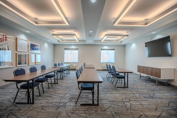 holiday inn express cleveland by ihg